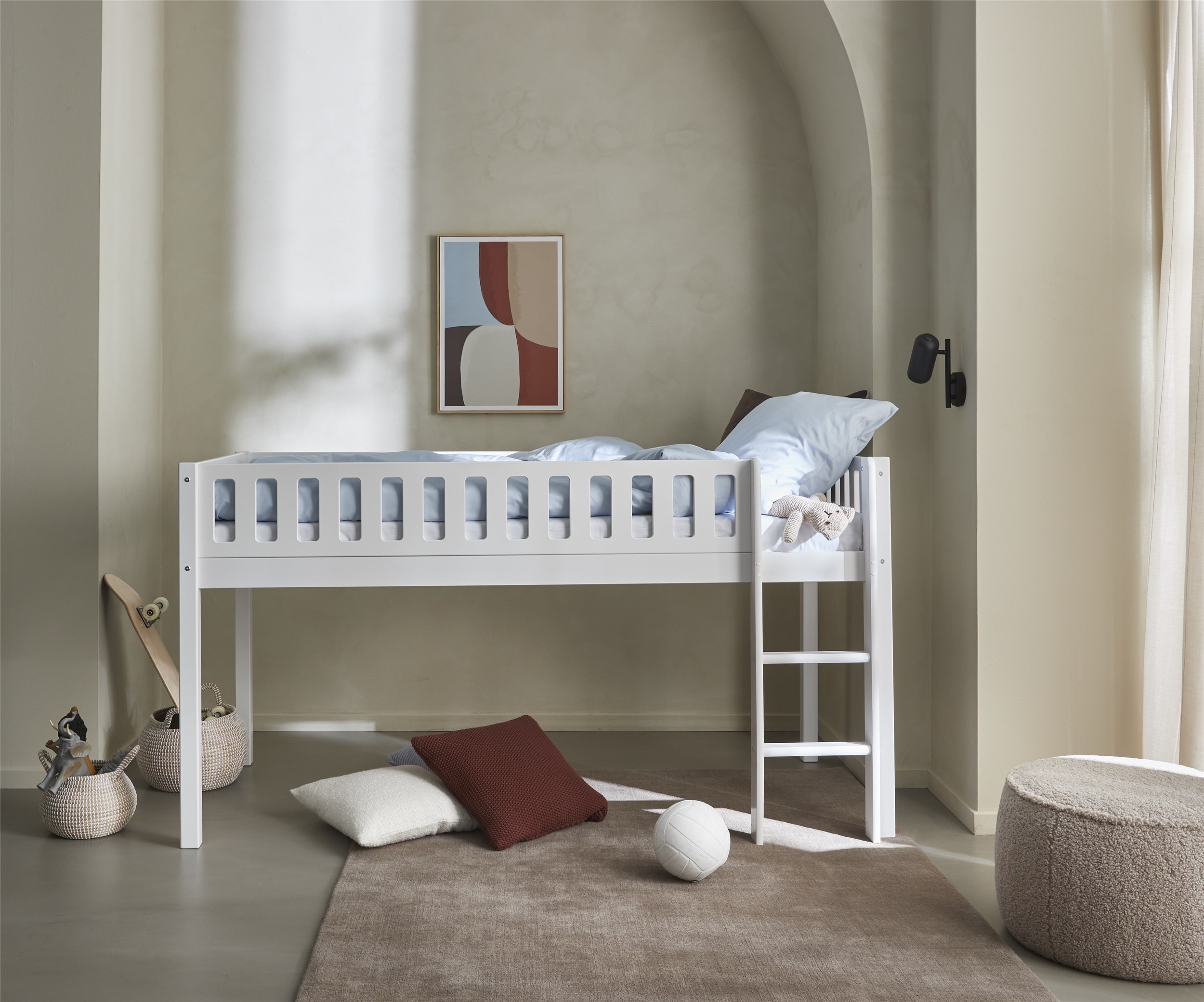 Tinos halvhög säng 