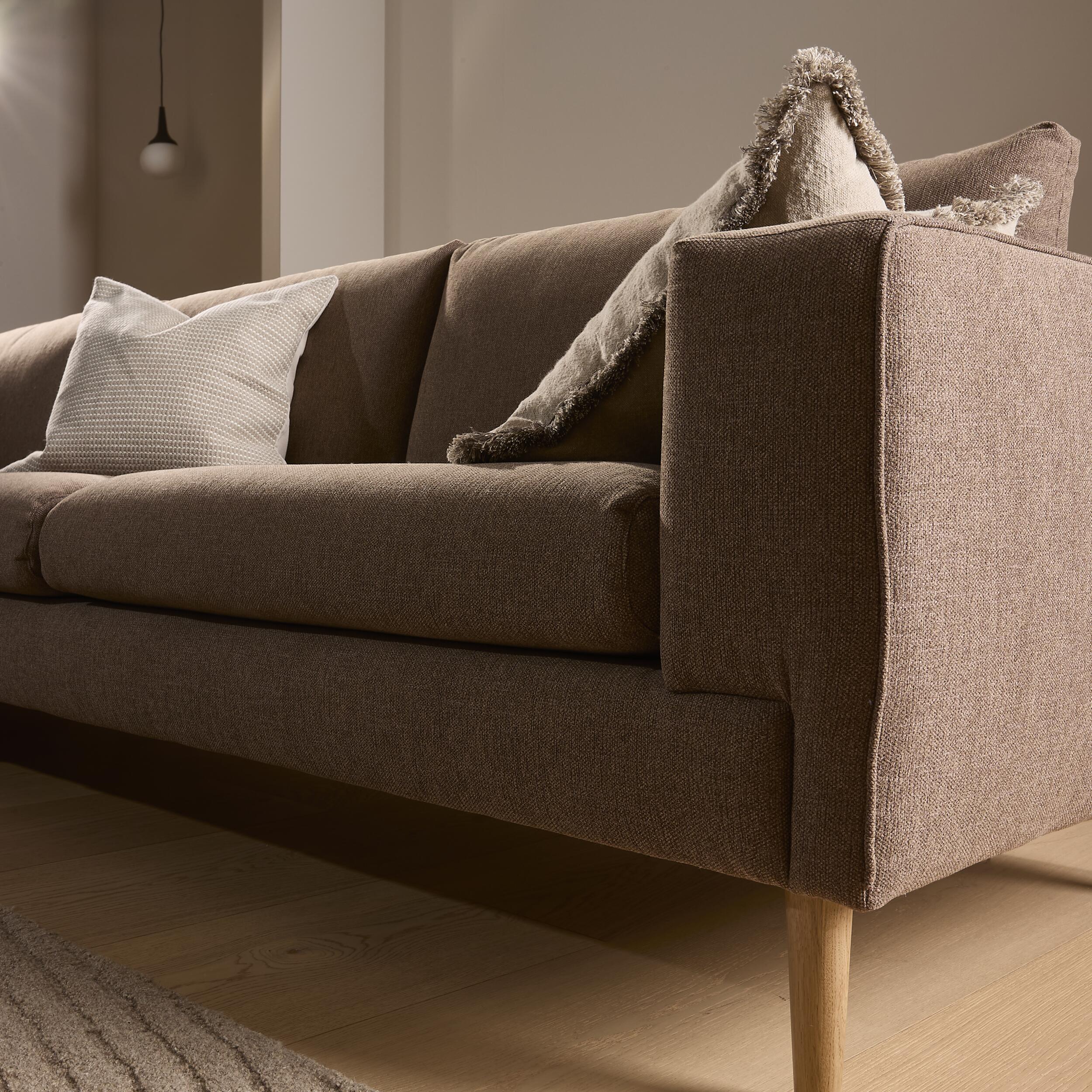 Nyland vänstervänd hörnsoffa med puffavslutning 