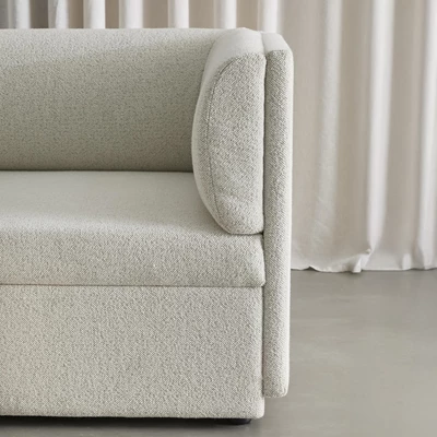 Harriet 3 sits Soffa