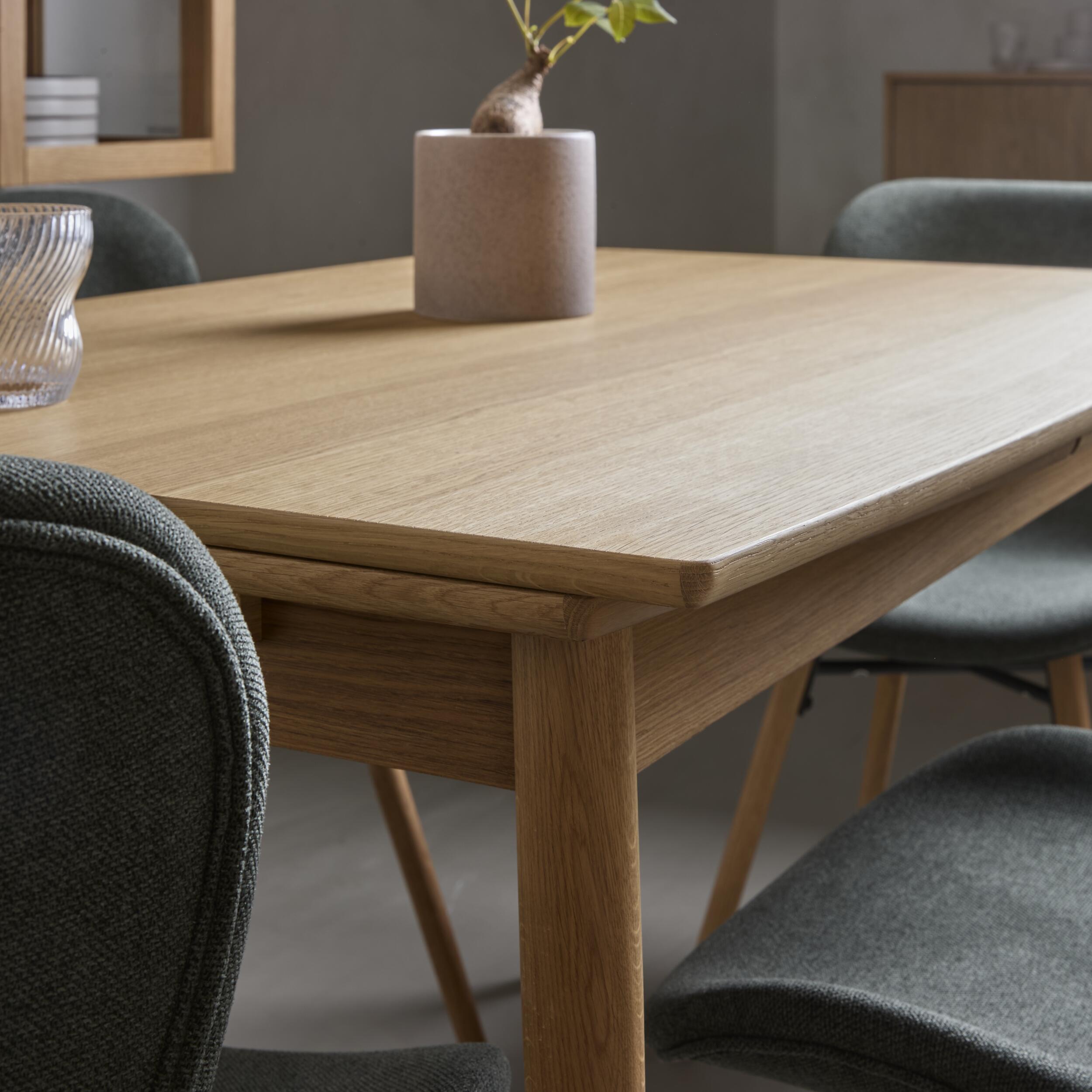 Curve Matbord 122 x 82 x 75 cm 