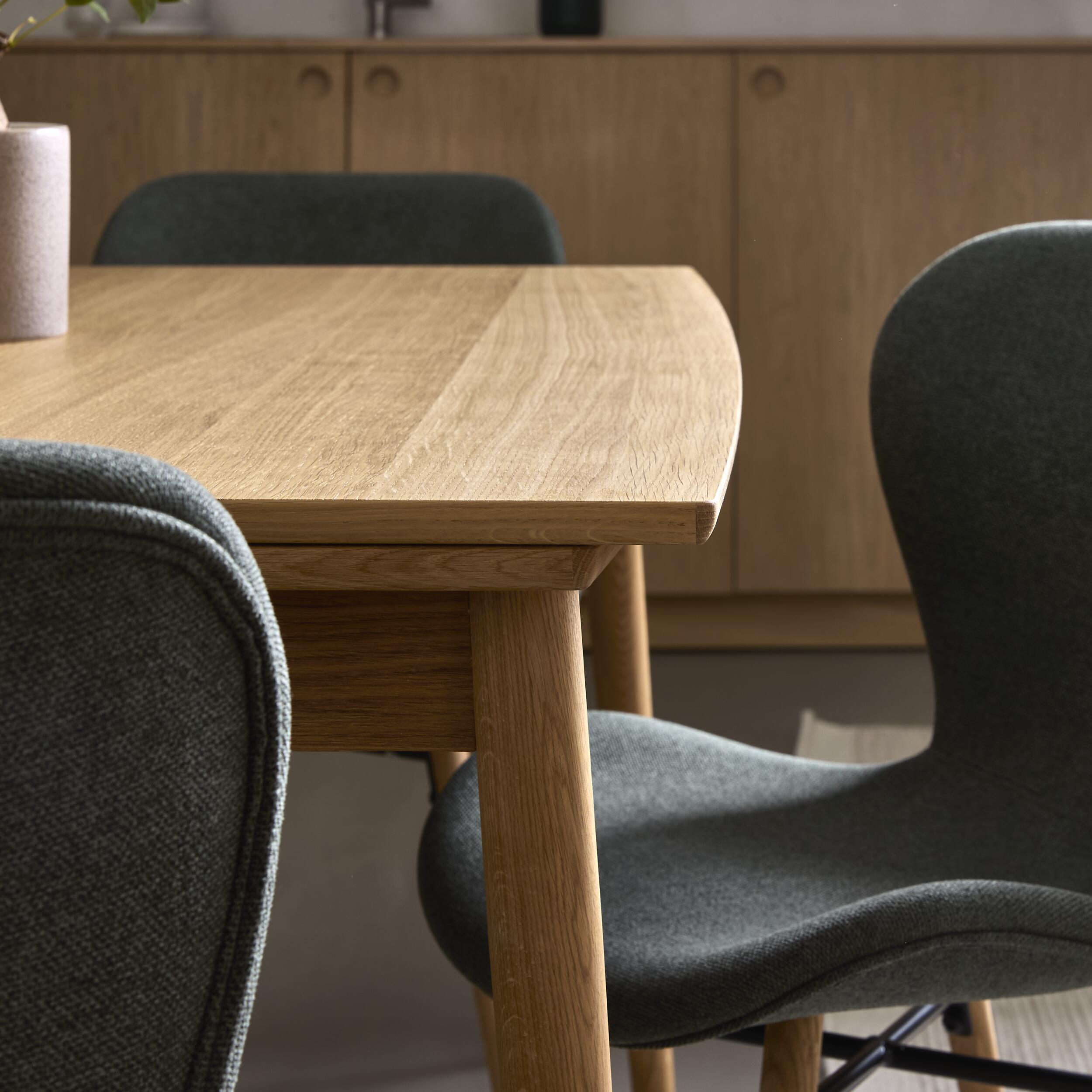 Curve Matbord 122 x 82 x 75 cm 