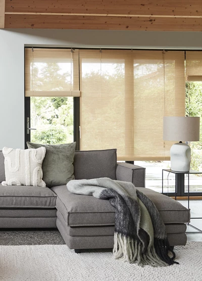 Agir högervänd soffa med schäslong