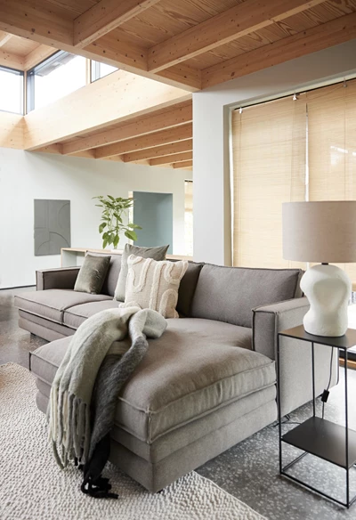 Agir högervänd soffa med schäslong