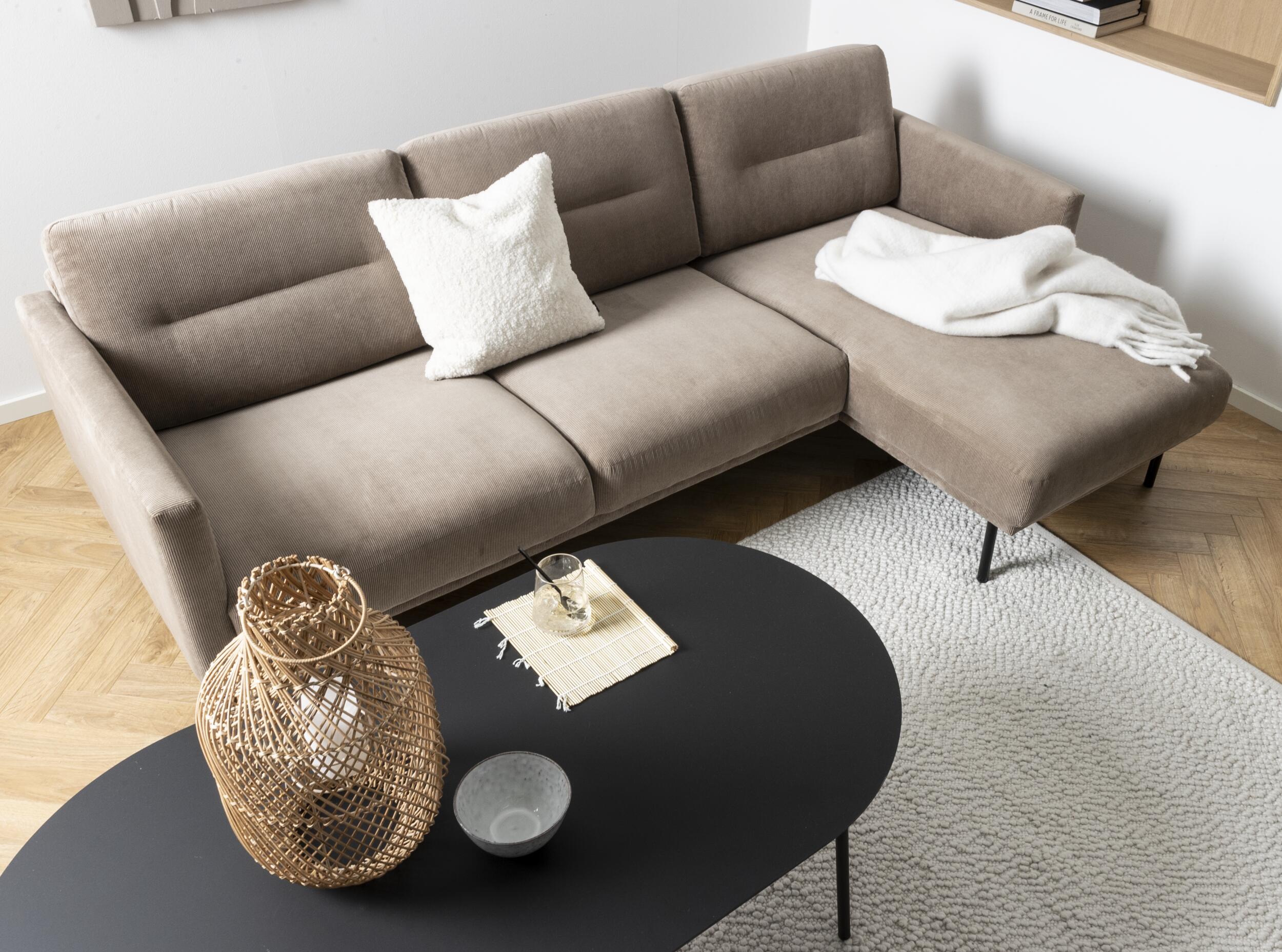 Larvik högervänd soffa med schäslong 