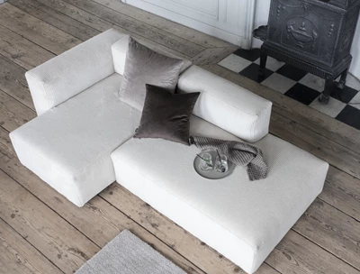 Aimee Soffa med shäslong och puffavslutning