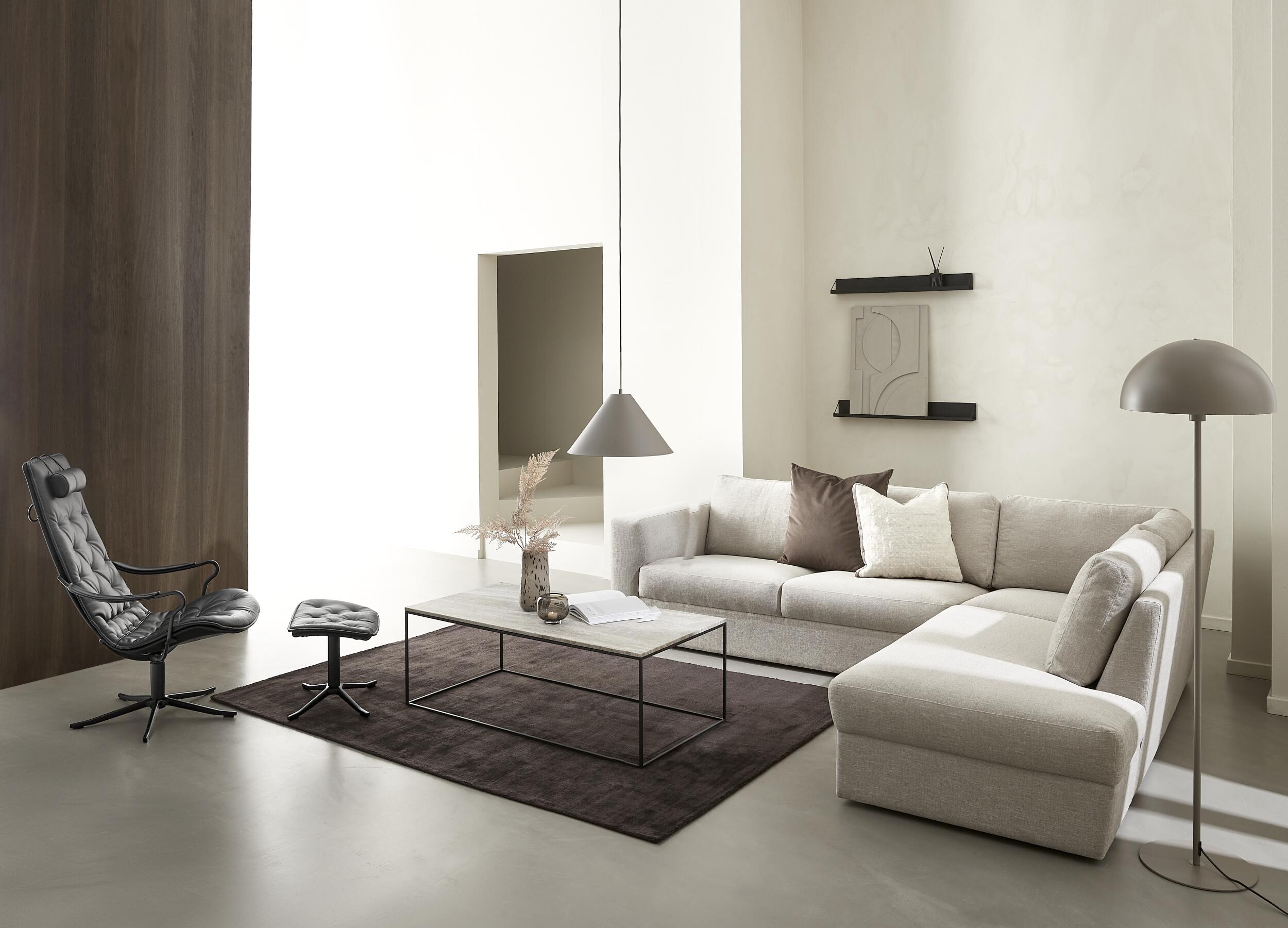 Lean högervänd hörnsoffa med puffavslutning 