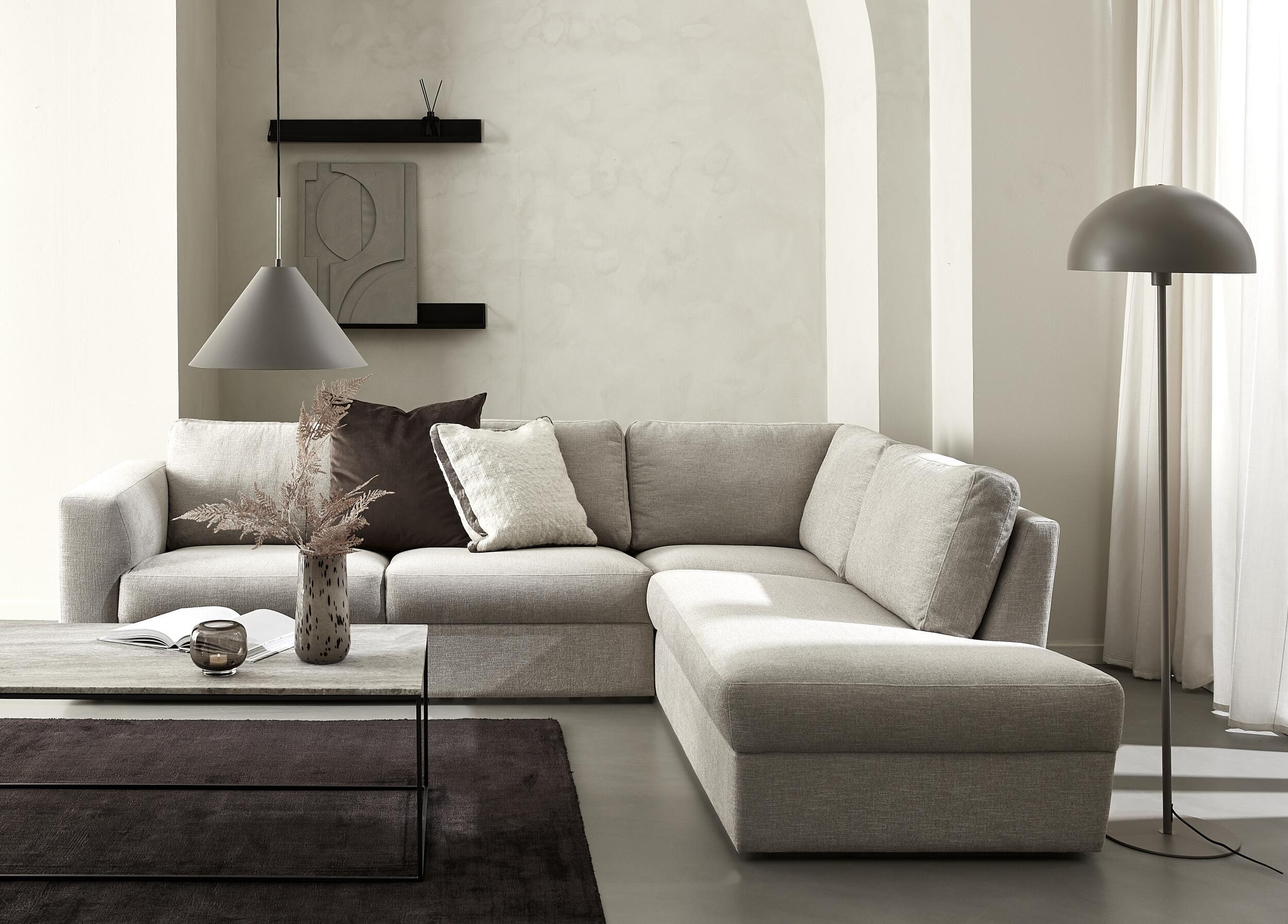 Lean högervänd hörnsoffa med puffavslutning 