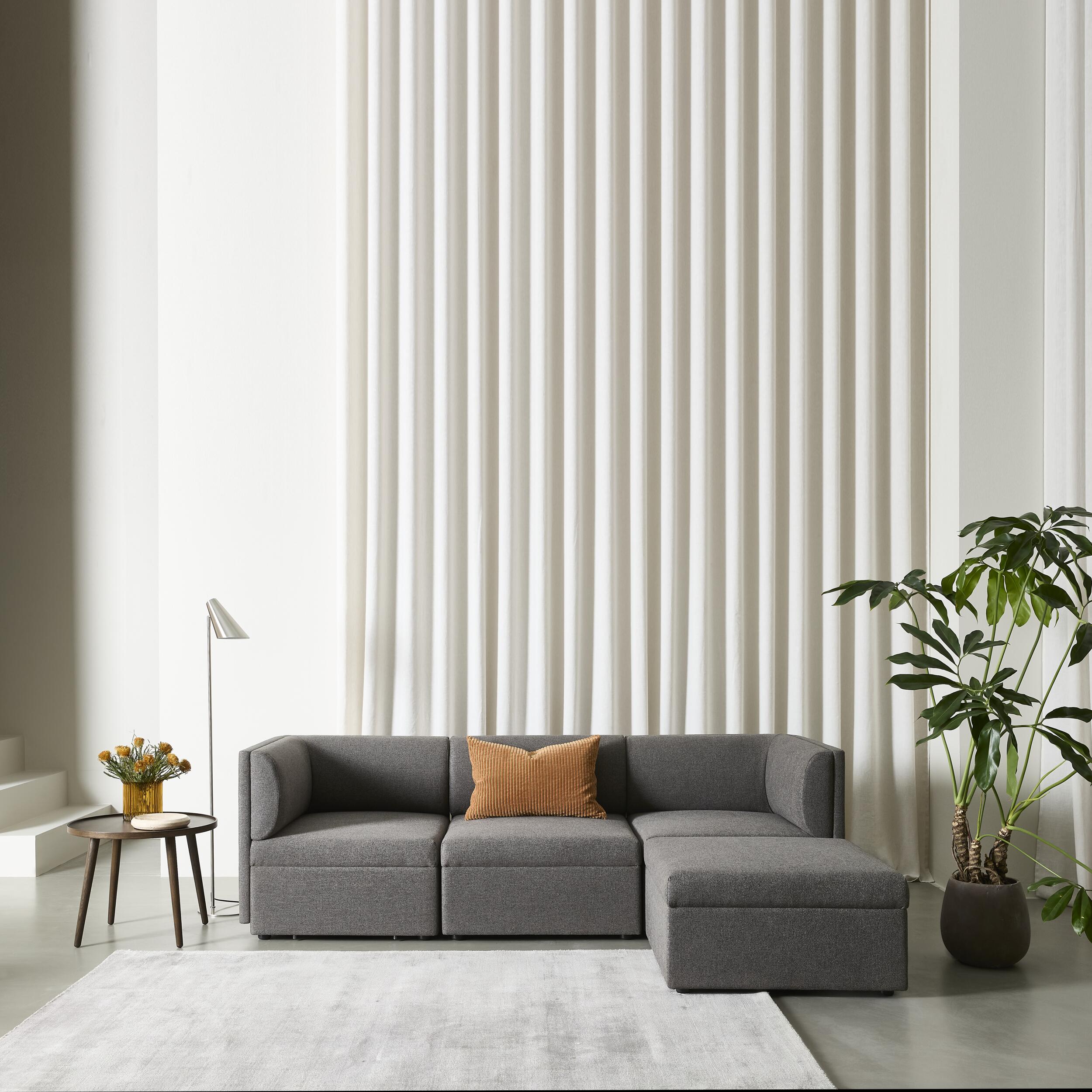 Harriet 3 sits Soffa 