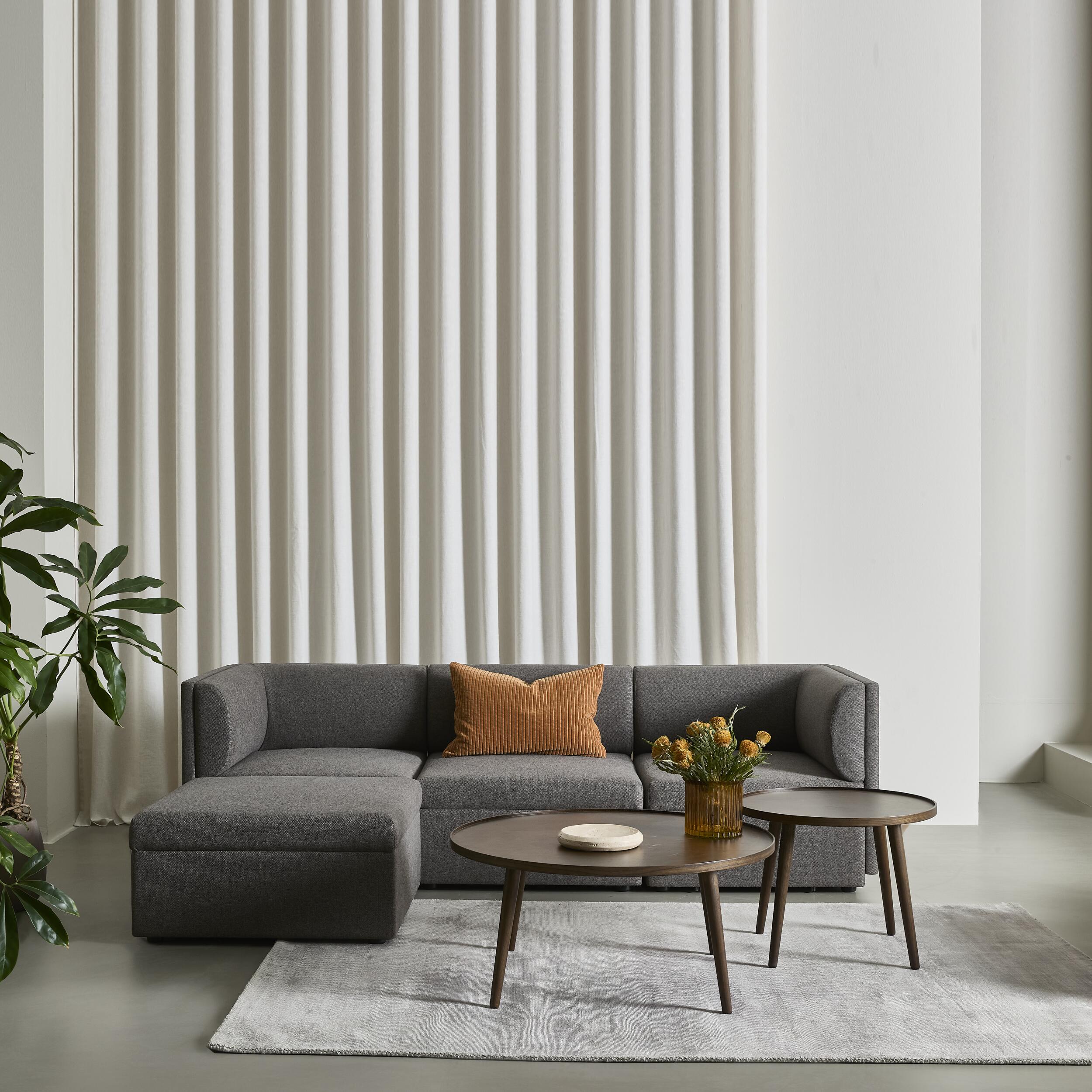 Harriet 3 sits Soffa 