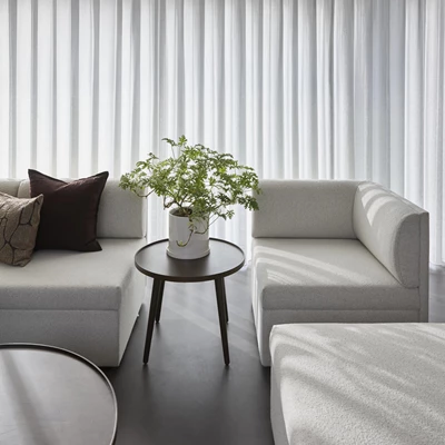 Harriet 3 sits Soffa