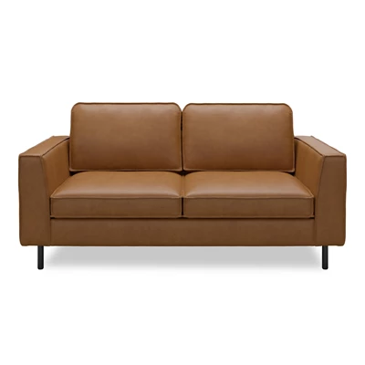 Scott 2 sits Soffa