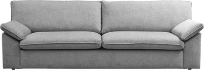Grace 3 sits Soffa