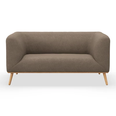 Land 2 sits Soffa
