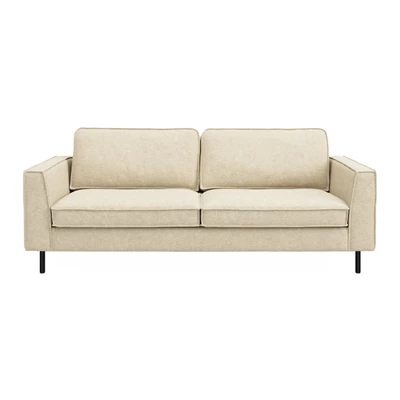 Scott 3 sits Soffa