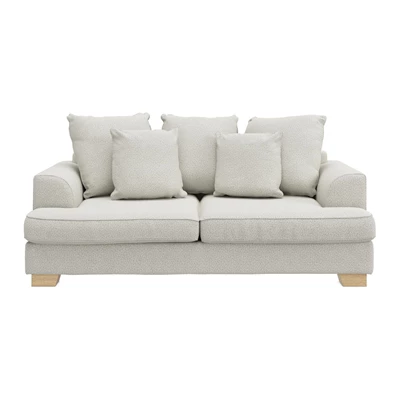 Kingston 2 sits Soffa