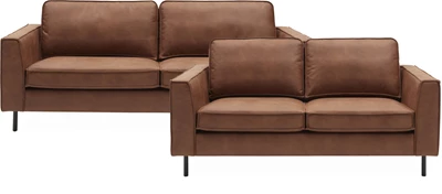 Scott 3 sits Soffa