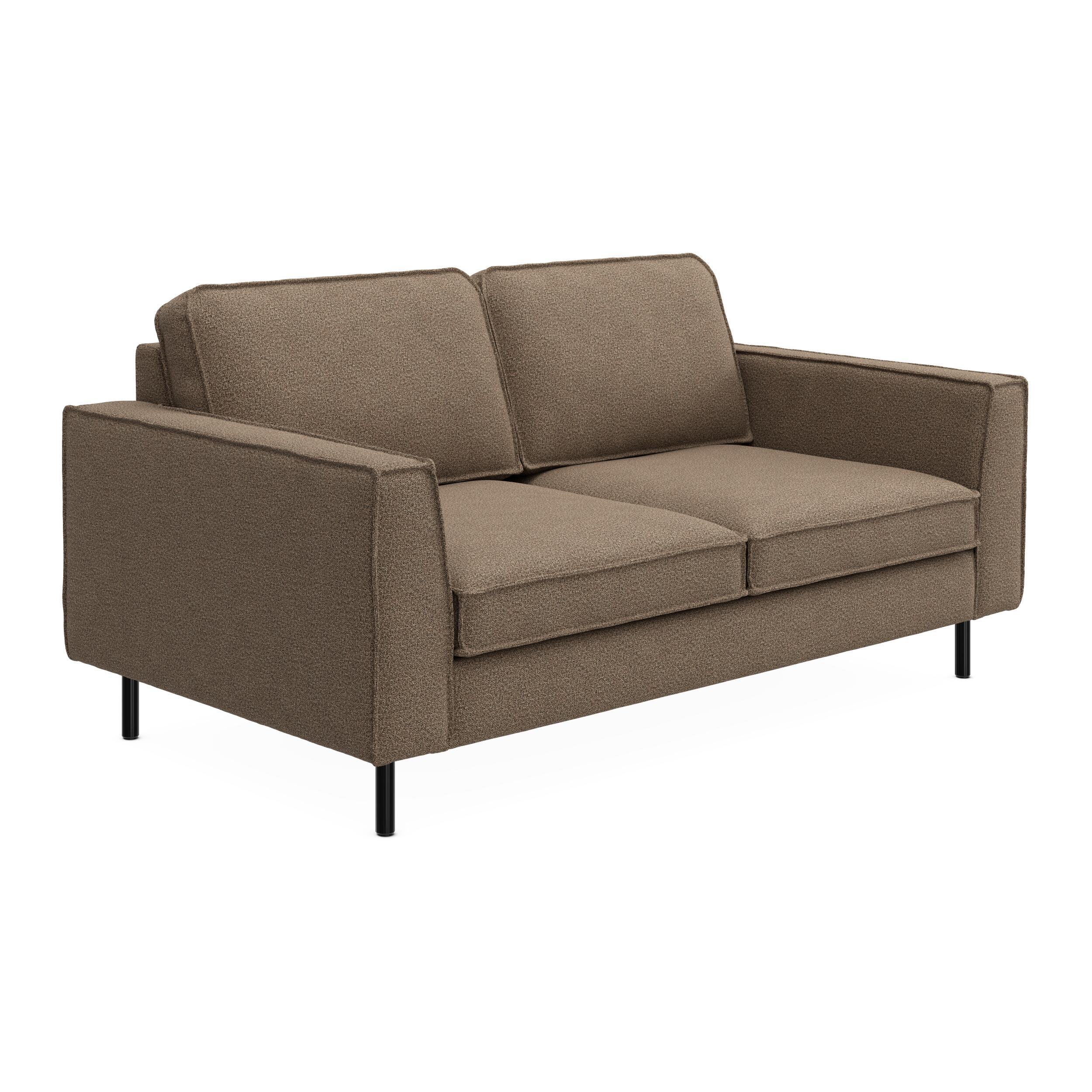 Scott 2 sits Soffa 