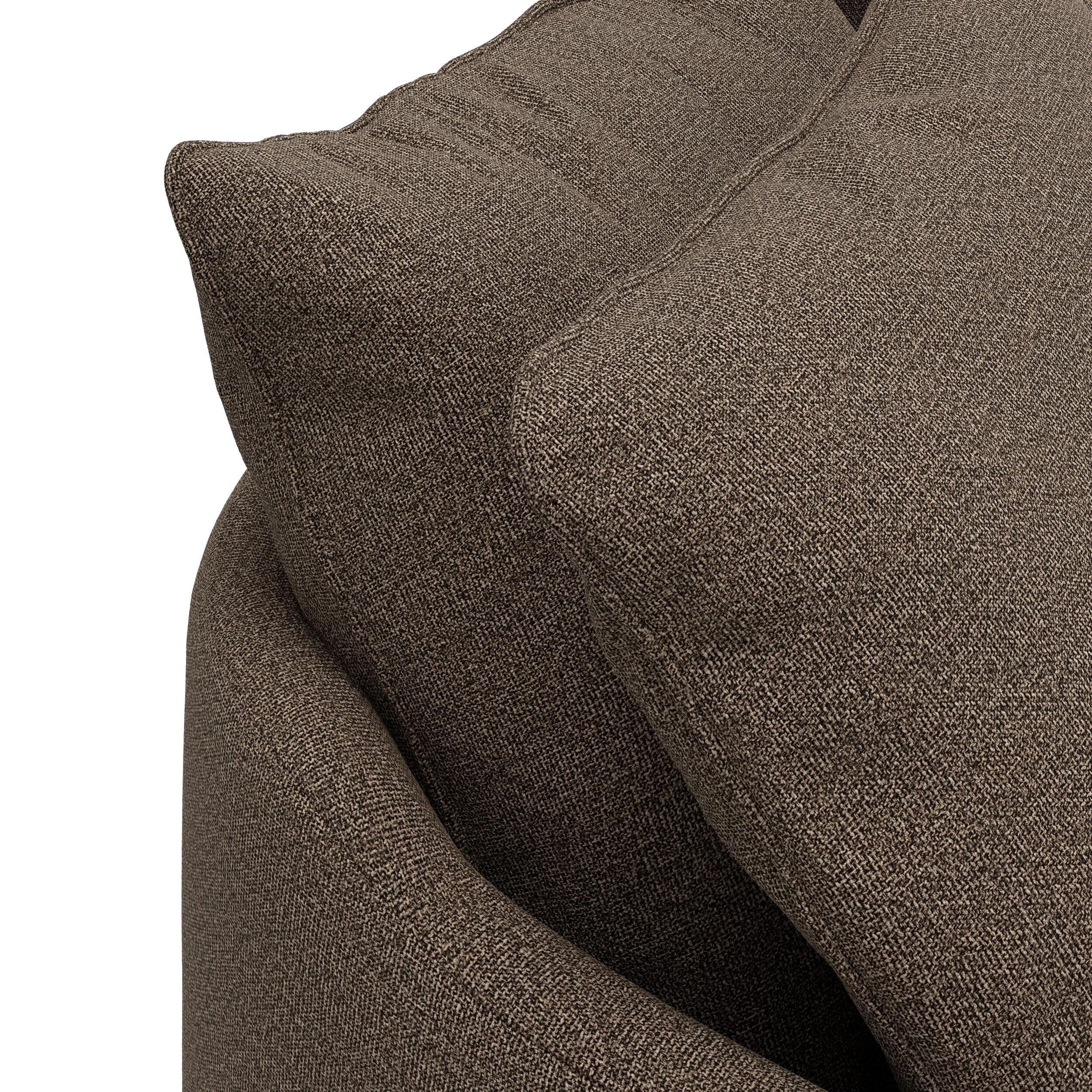 Julia Lux 3 sits Soffa 