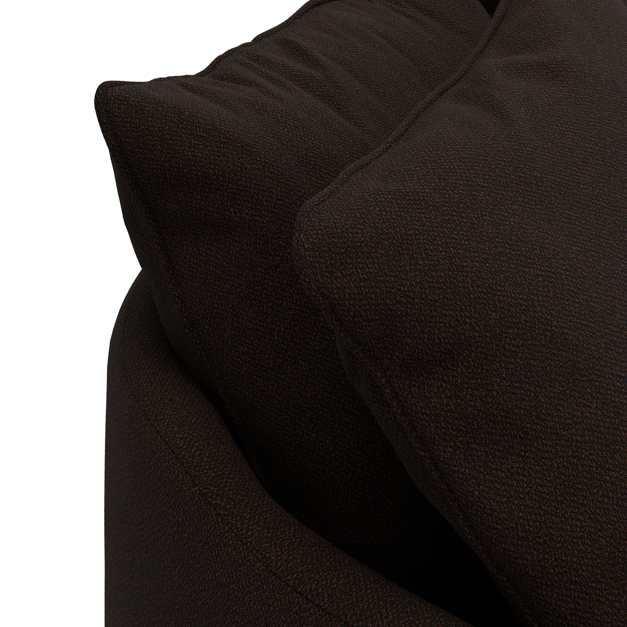 Julia Lux 3 sits Soffa 