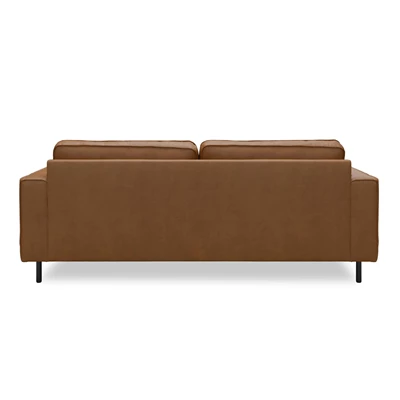 Scott 3 sits Soffa